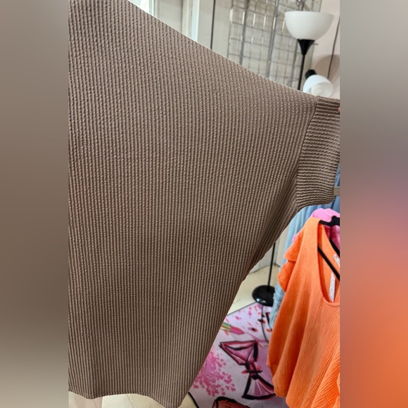 ANDREE BY UNIT Mocha Ribbed Knit Poncho - Picture 4 of 5